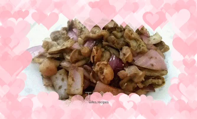 Stir-fried chicken gizzards with onions