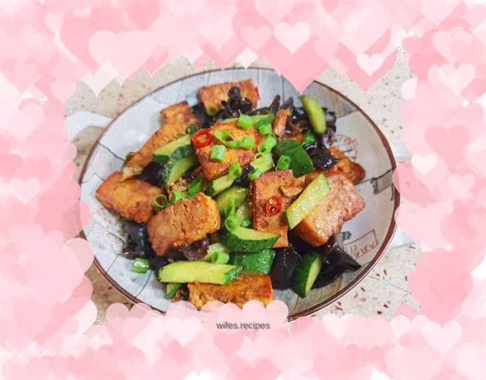 Grilled Tofu with Cucumber and Fungus