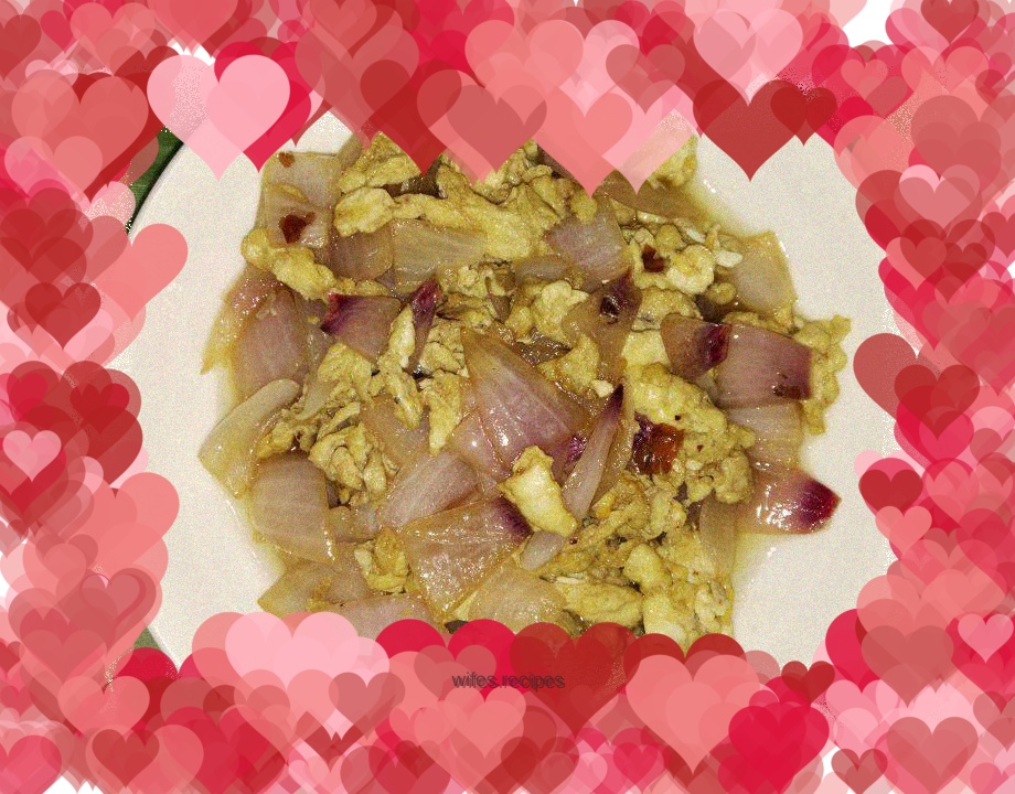 Fried eggs with onions