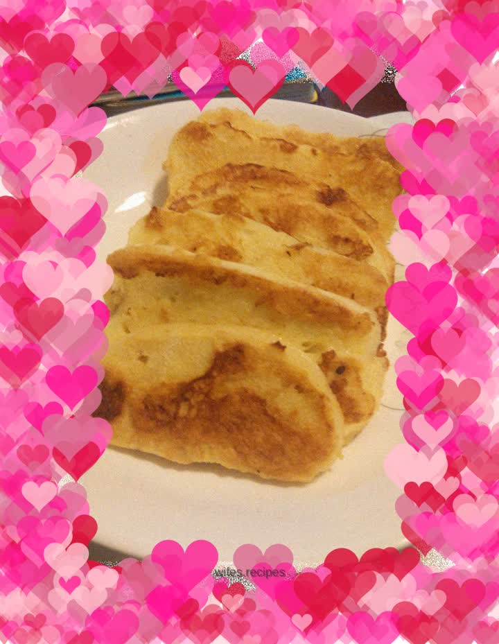 Golden steamed bun slices