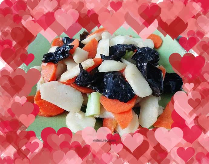 Stir-fried water chestnuts with carrots and fungus