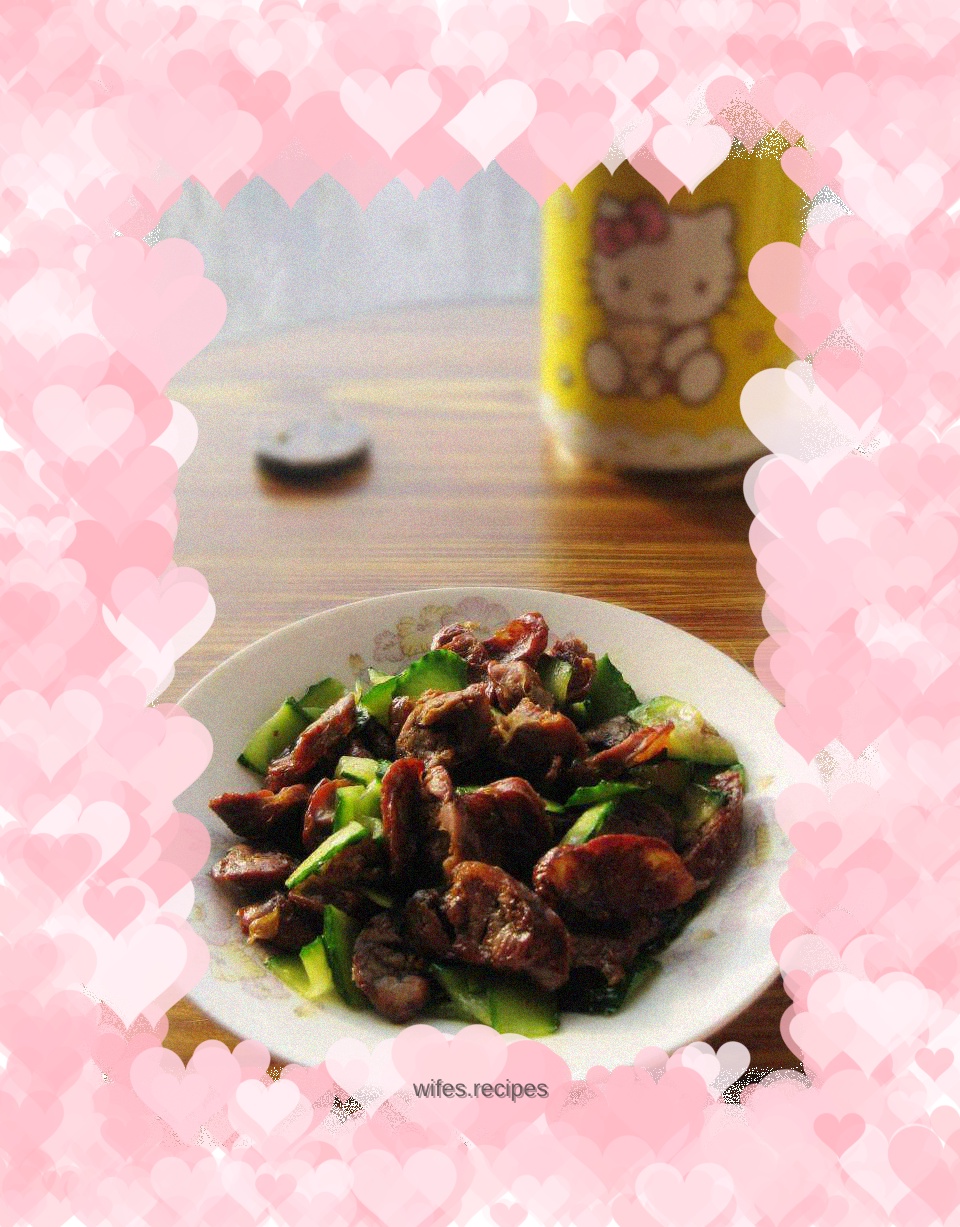 Fried sausage with cucumber slices