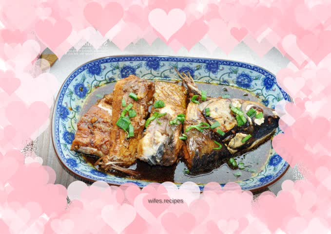 Thick oily red sauce-braised fish