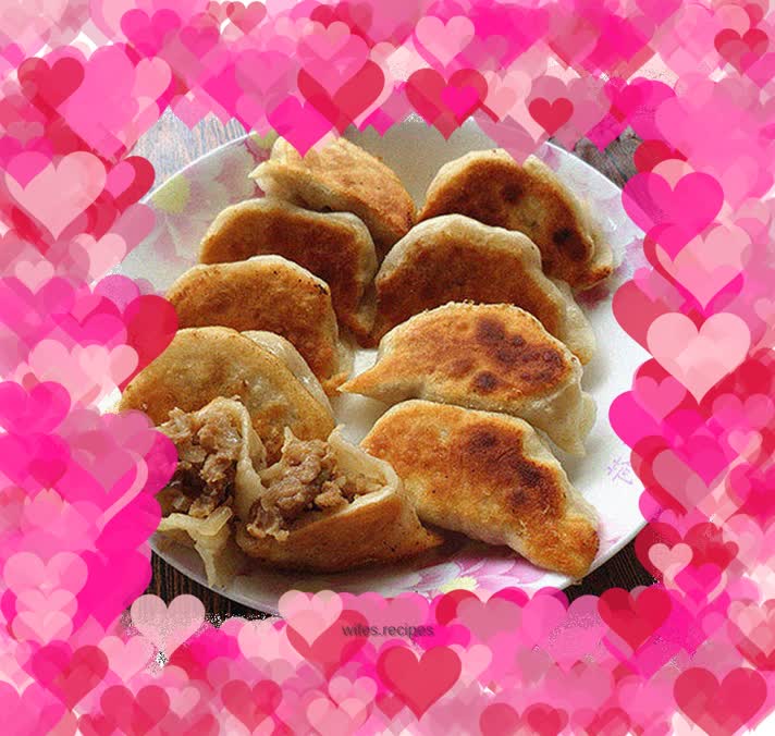 Pan-fried pork and onion dumplings