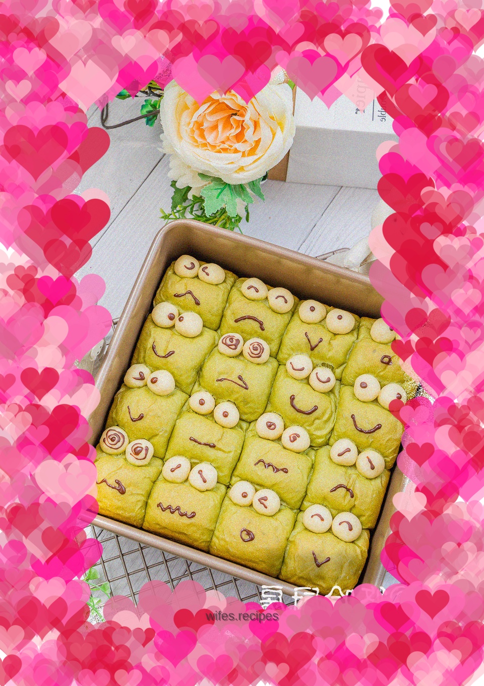 The frog squeezes the bread