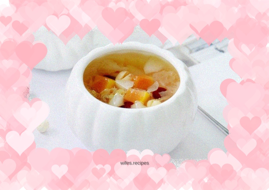 Red dates, snow pear and papaya soup