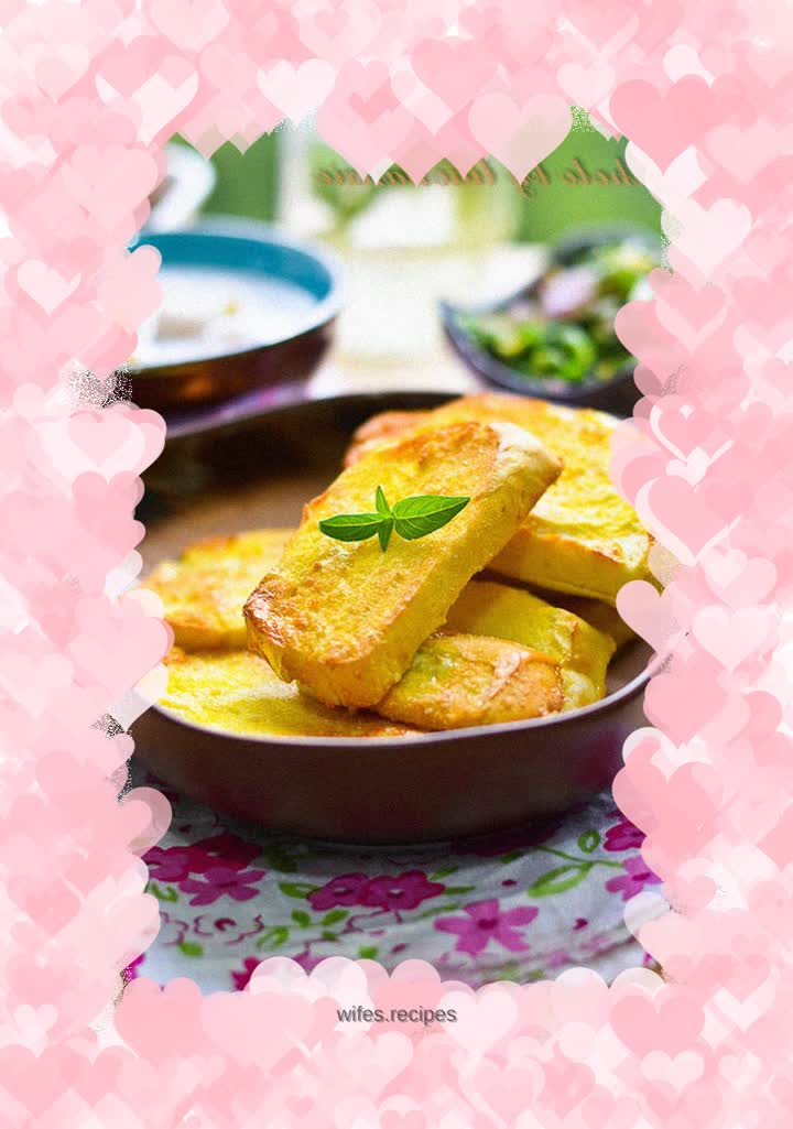 Golden steamed bun slices