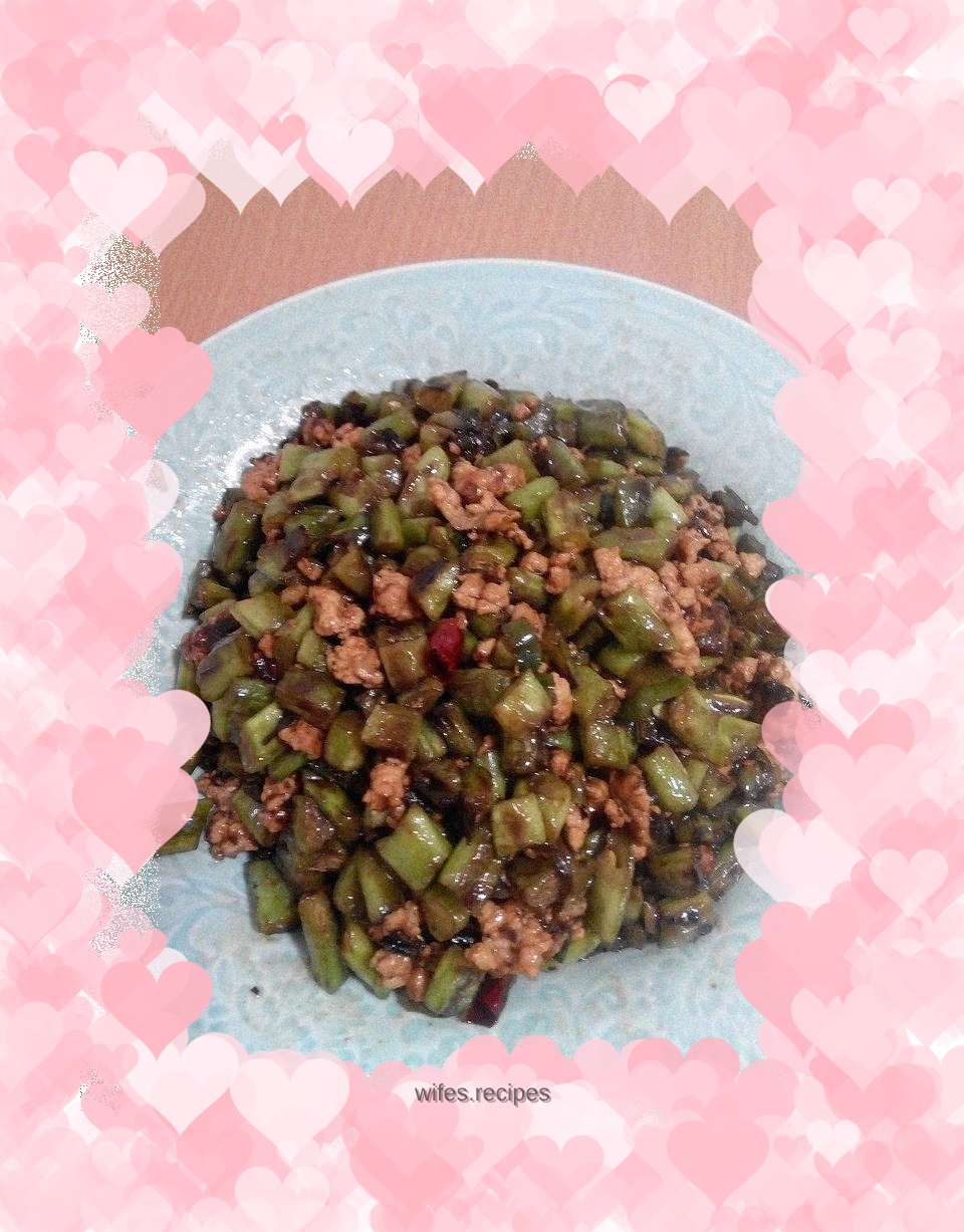 Olive vegetables, minced pork and green beans