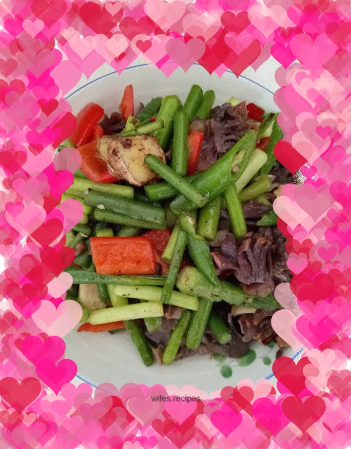 Stir-fried duck gizzards with garlic sprouts