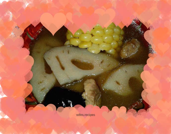 Lotus root, corn and chicken soup