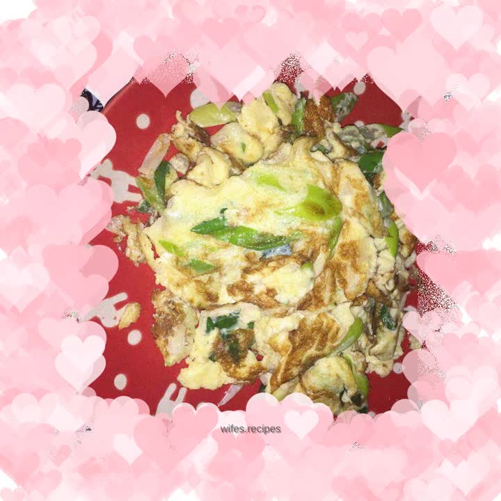 Fried eggs with scallions