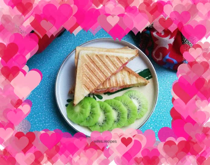 Tomato, cheese and ham sandwich