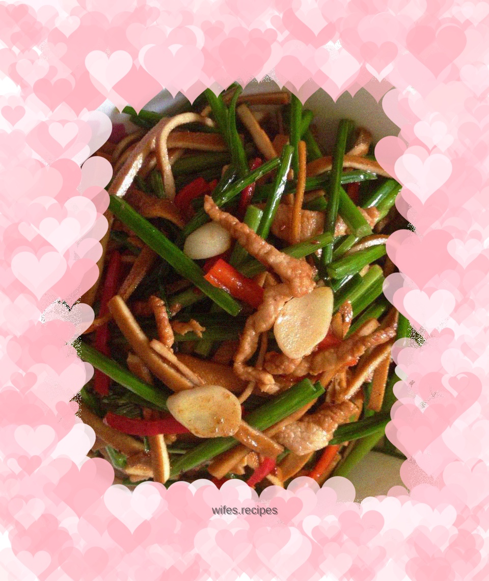 Stir-fried shredded pork with leek hearts