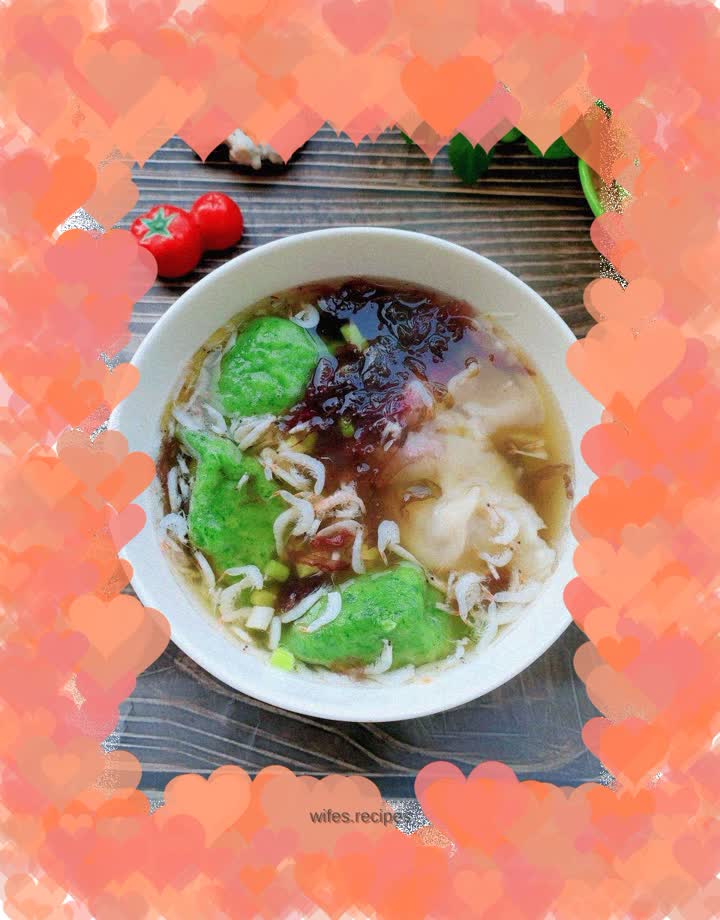 Garlic sprouts and seaweed soup dumplings