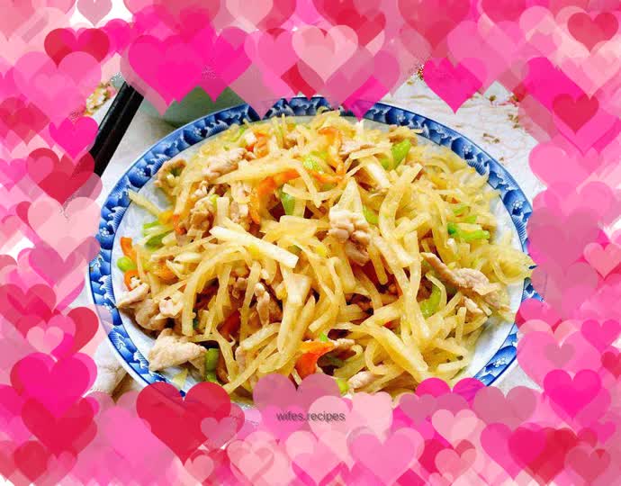Stir-fried shredded pork with hot pepper and white radish