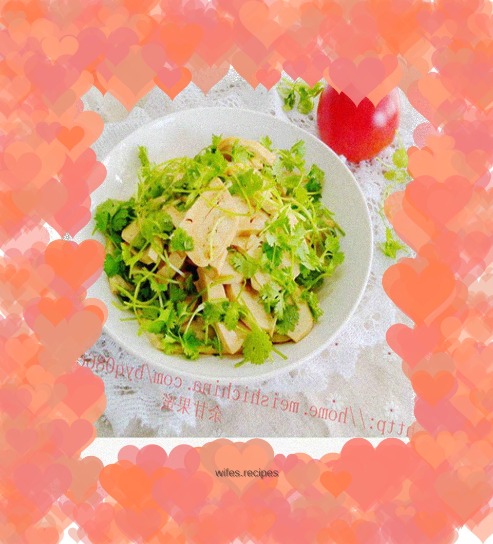 Home-cooked salad - vegetarian chicken with coriander