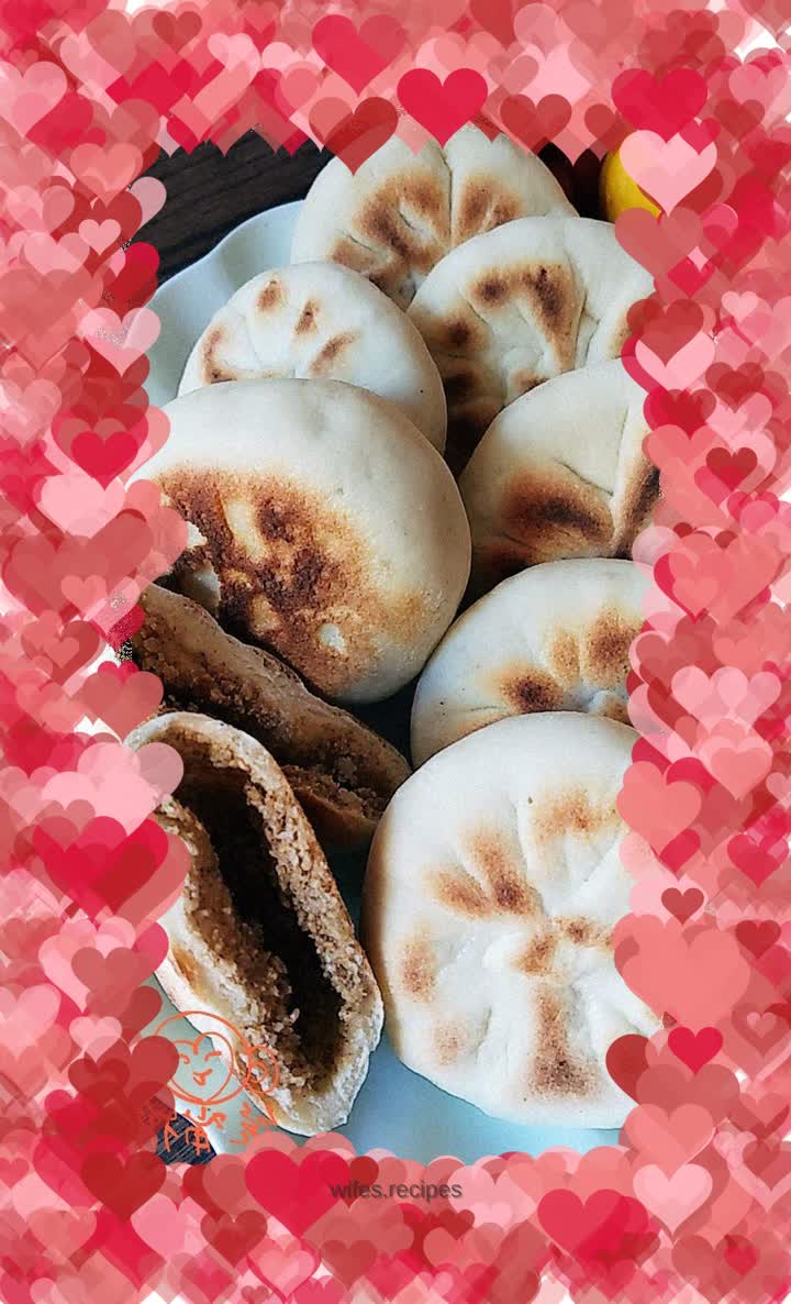 Hometown mooncakes--sesame and white sugar mooncakes