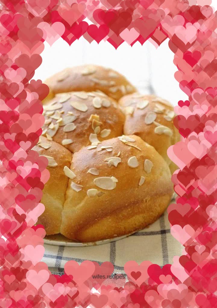 【Tomato Recipe】Almond Bread - shaped like a flower and fragrant in taste