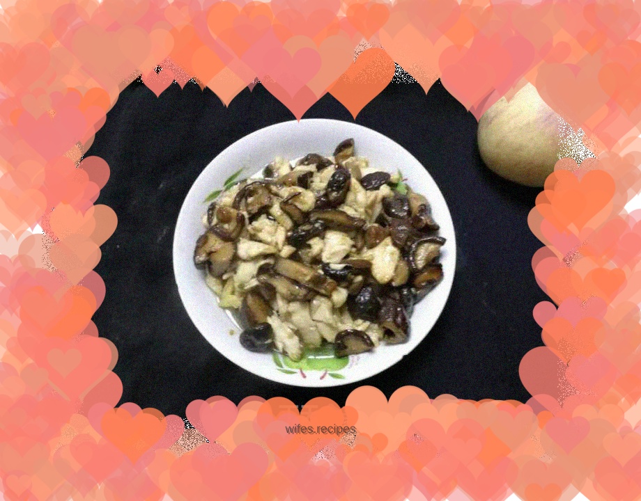 Stir-fried chicken fillet with mushrooms