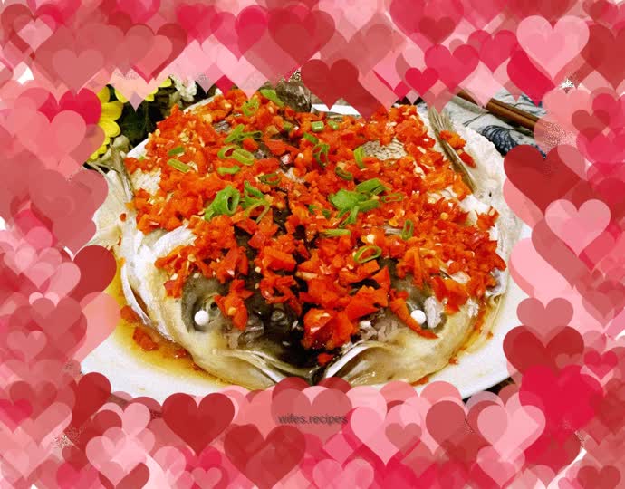 Fish head with chopped pepper