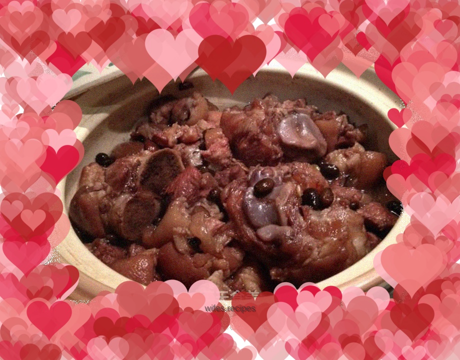 Braised pork trotters with black beans