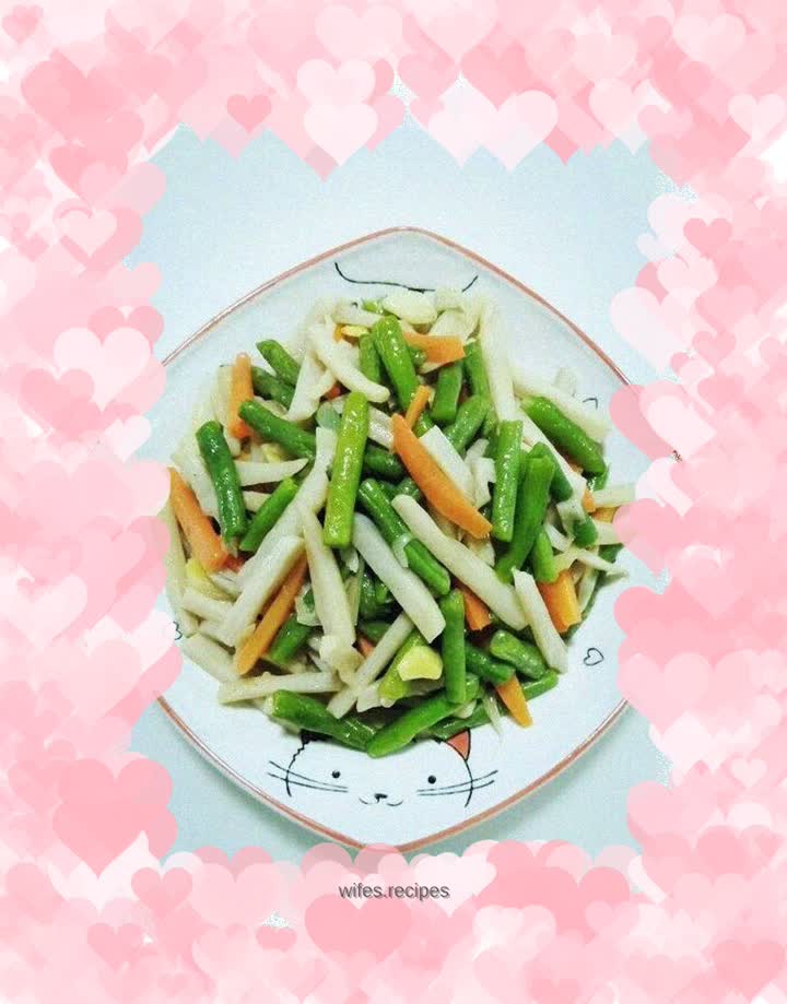 Stir-fried beans with lotus root