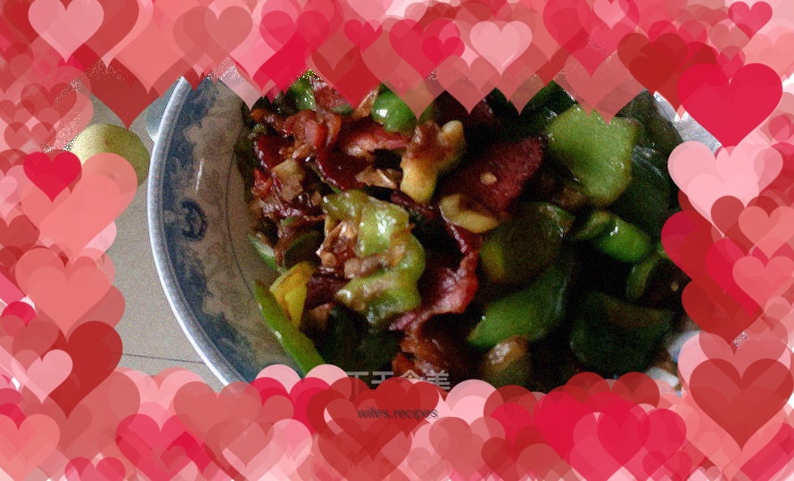 Stir-fried bacon with green pepper