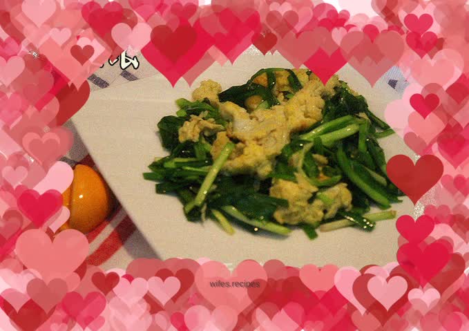 Fried eggs with chives