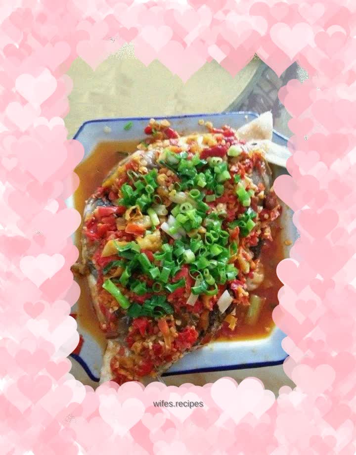 Fish head with chopped pepper