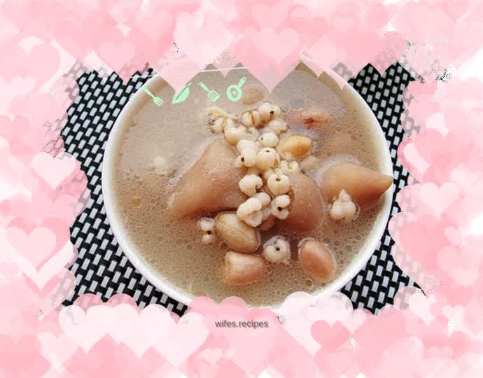Peanut barley and pig's trotters soup
