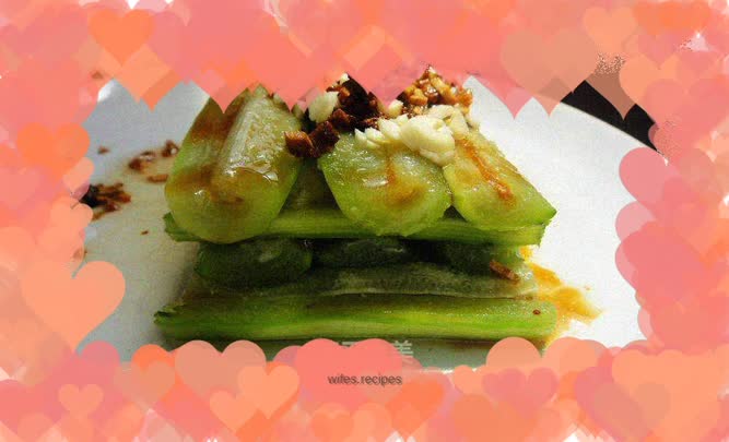 Shredded garlic and topped with luffa