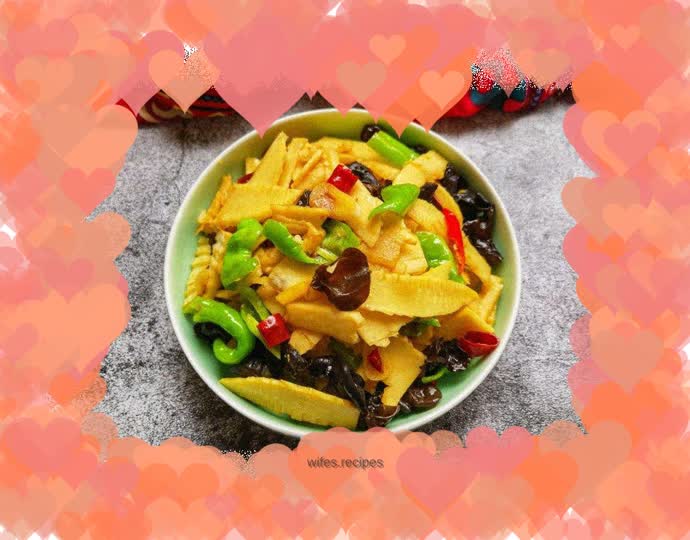 Stir-fried spring bamboo shoots with pepper and fungus