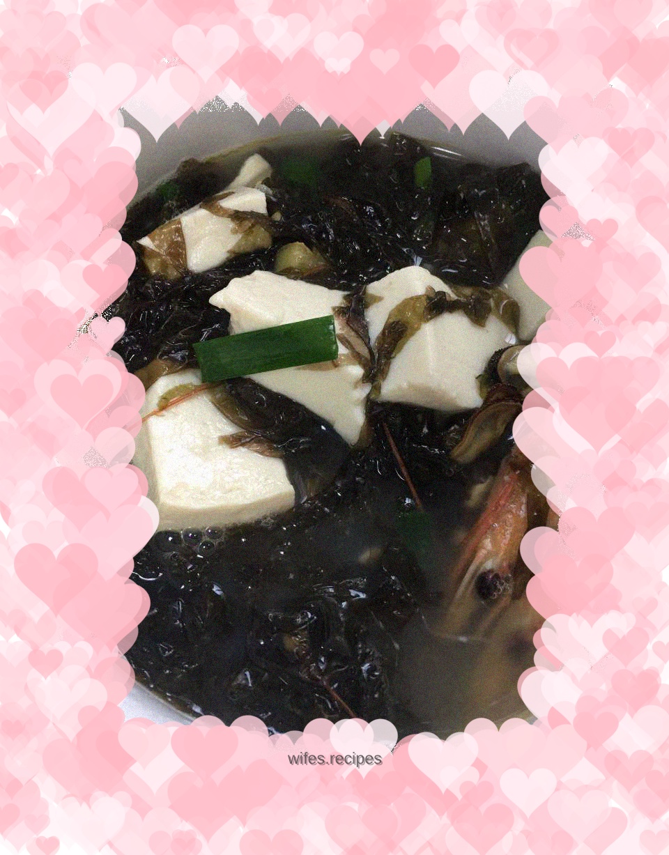 Shrimp, tofu and seaweed soup
