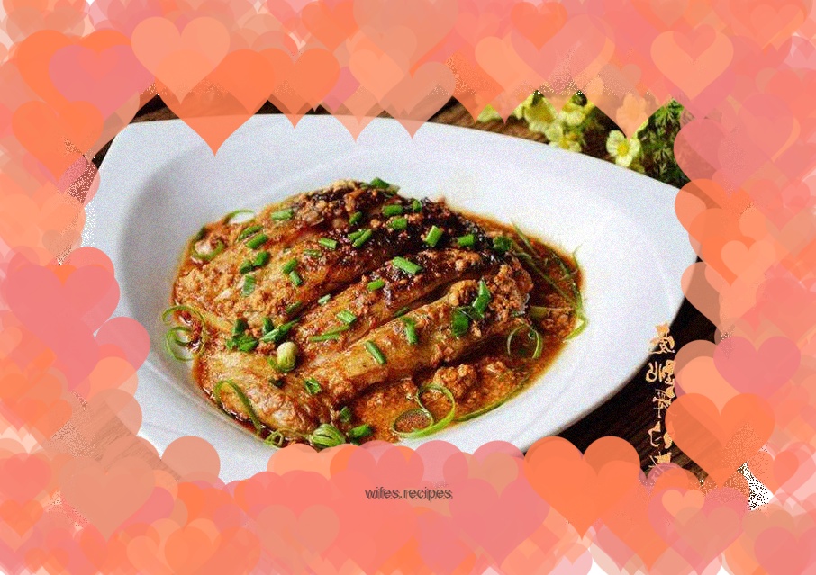 Crucian carp segments with distiller’s grains