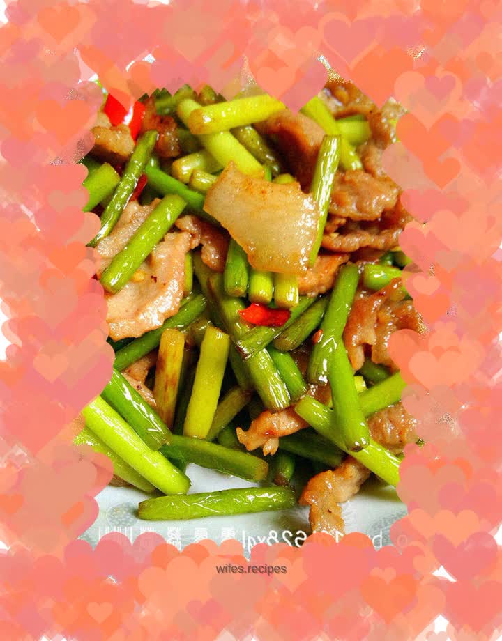 Stir-fried pork slices with garlic sprouts - delicious home-cooked dish