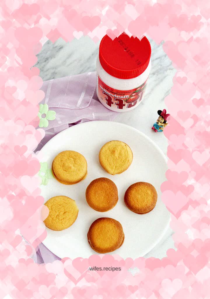 Strawberry farov sandwich soft cake