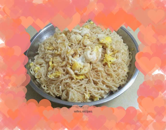 Fried noodles with egg