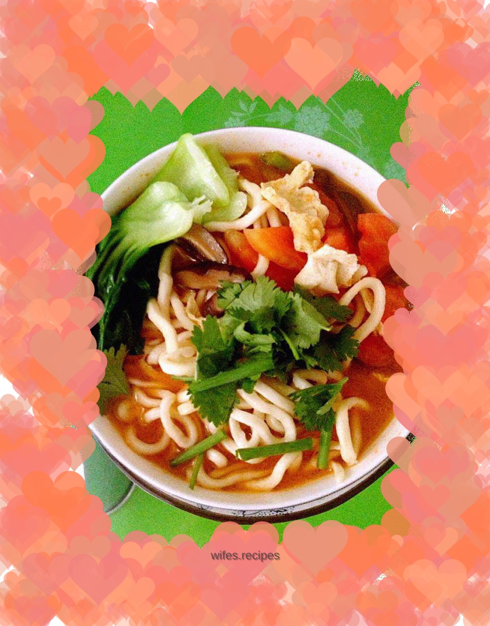 Tomato, egg and mushroom noodles