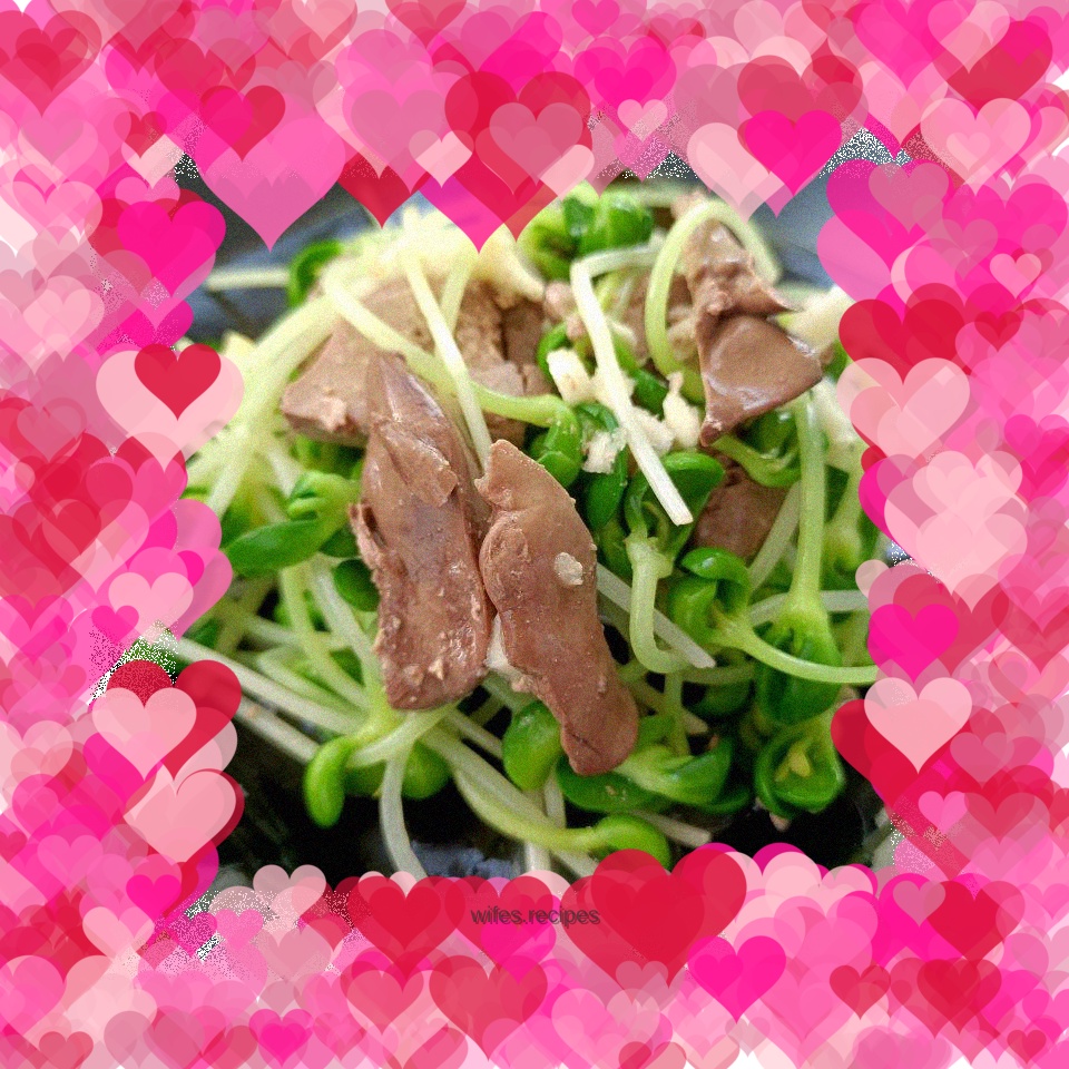Black bean sprouts mixed with braised chicken liver