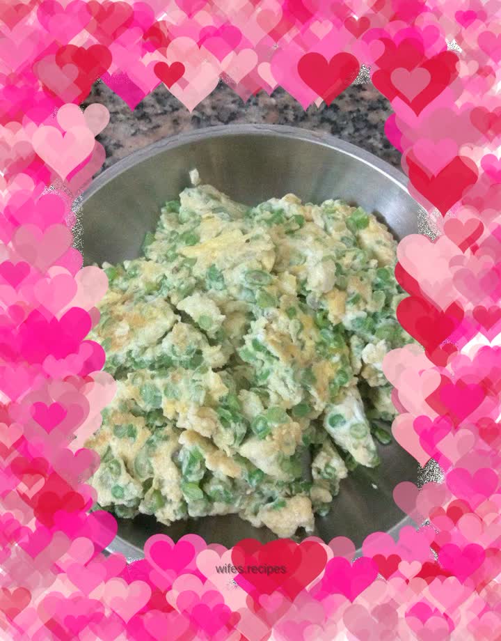 Scrambled eggs with green beans