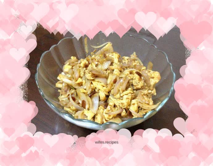 Stir-fried green onions with stupid eggs