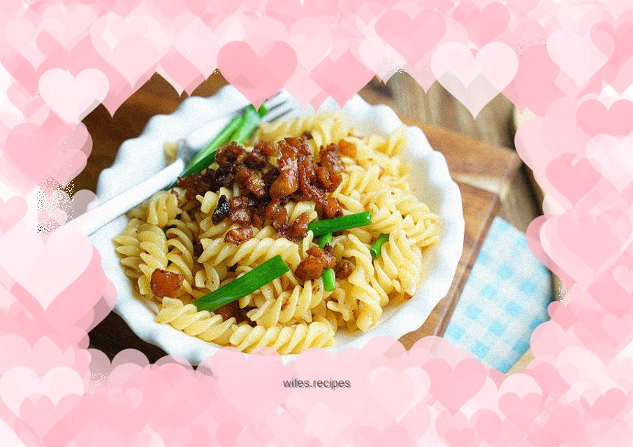 Pasta with diced vegetables and pork