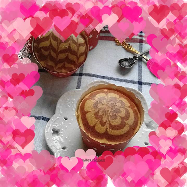 Red Yeast Latte Art Cupcake