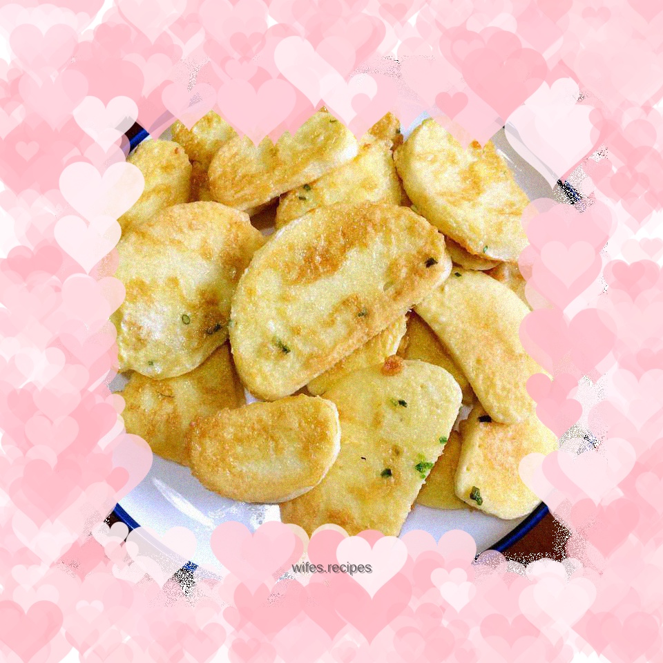 Fried steamed bun slices with green onions and eggs