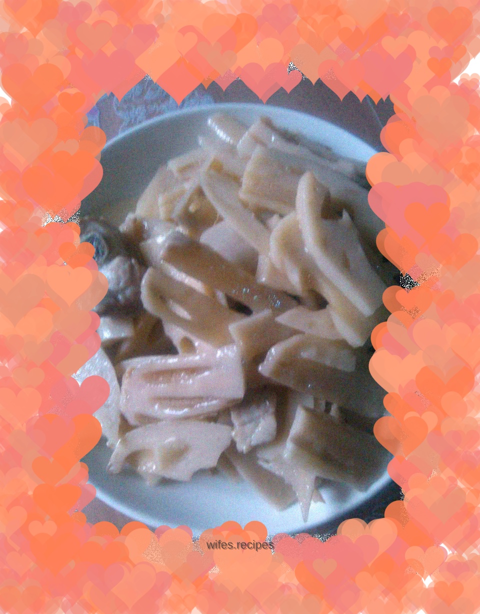 Stir-fried lotus root slices with meat