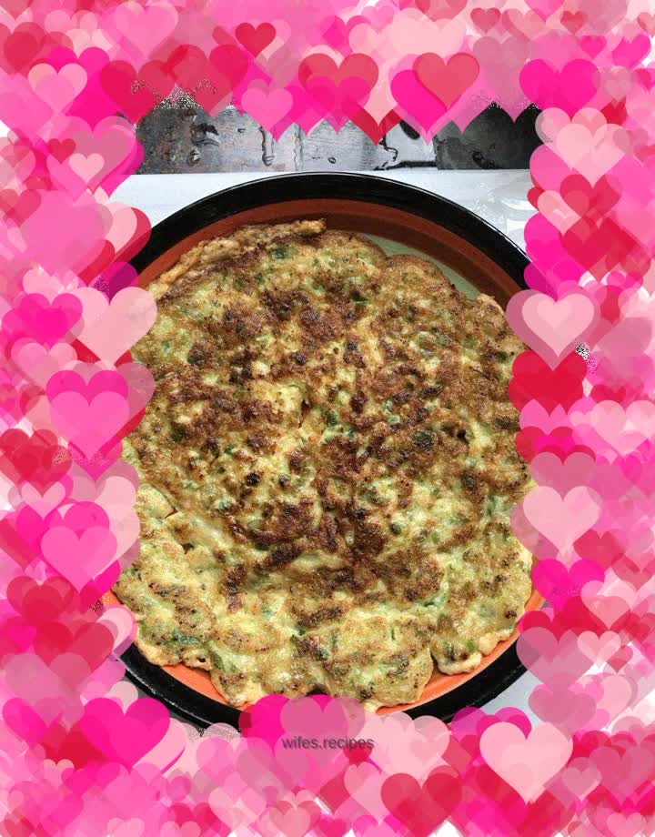 Green pepper and white shrimp chopped with eggs