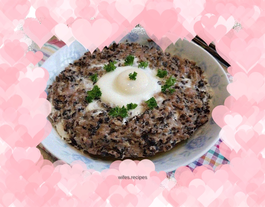 Steamed meatloaf with pickles, vegetables and fungus