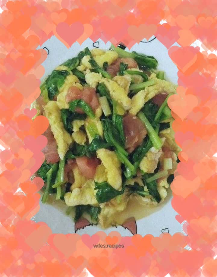 Scrambled eggs with tomatoes and cabbage