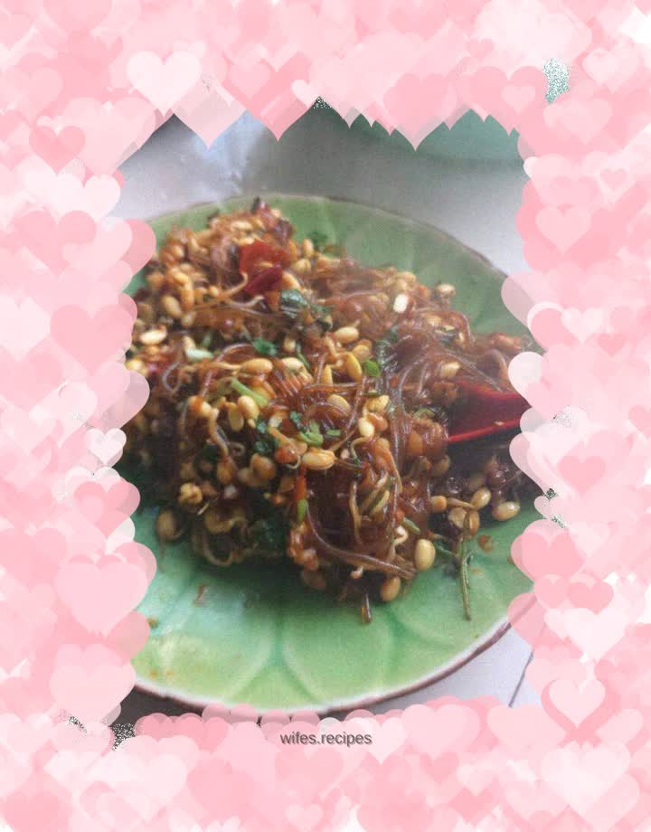 Fried sweet potato vermicelli with soybean sprouts