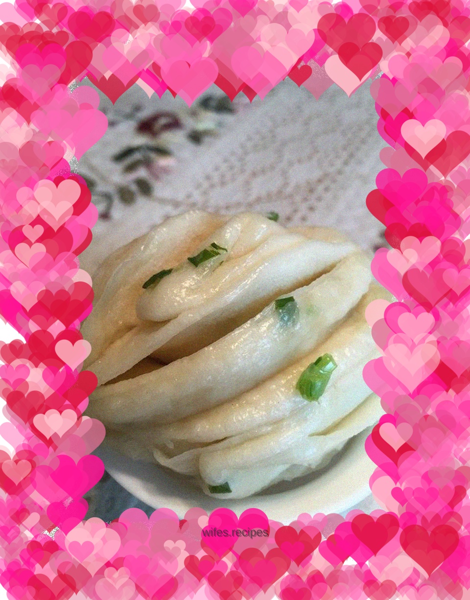 Onion-flavored flower rolls for you